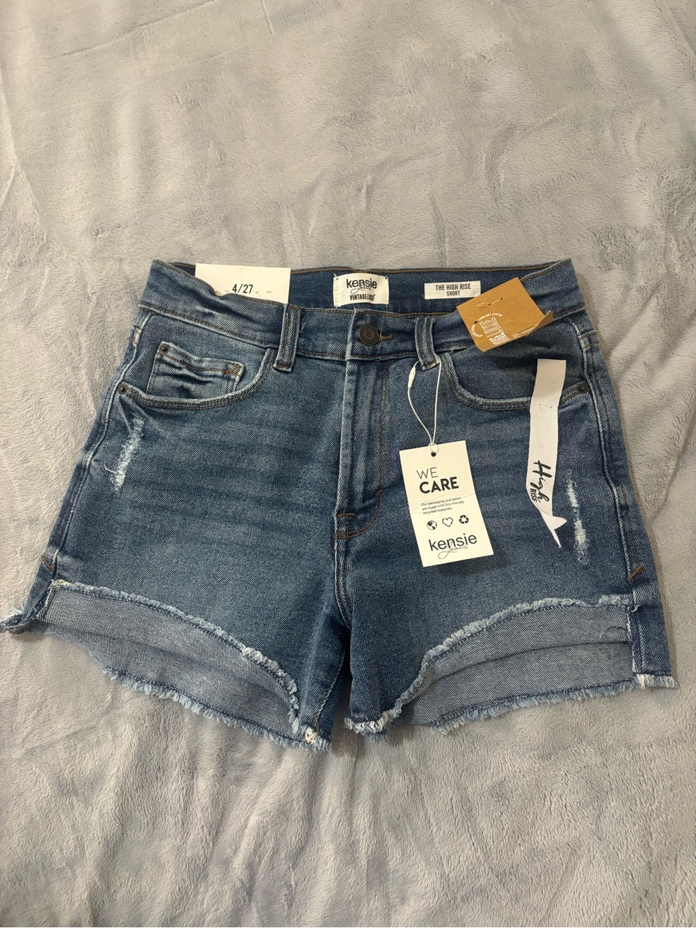 Kensie Vintage Luxe The High Rise Denim Shorts Medium Wash NWT Size 4